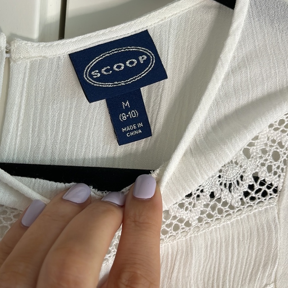 White blouse with crochet detail - Picture 3 of 8